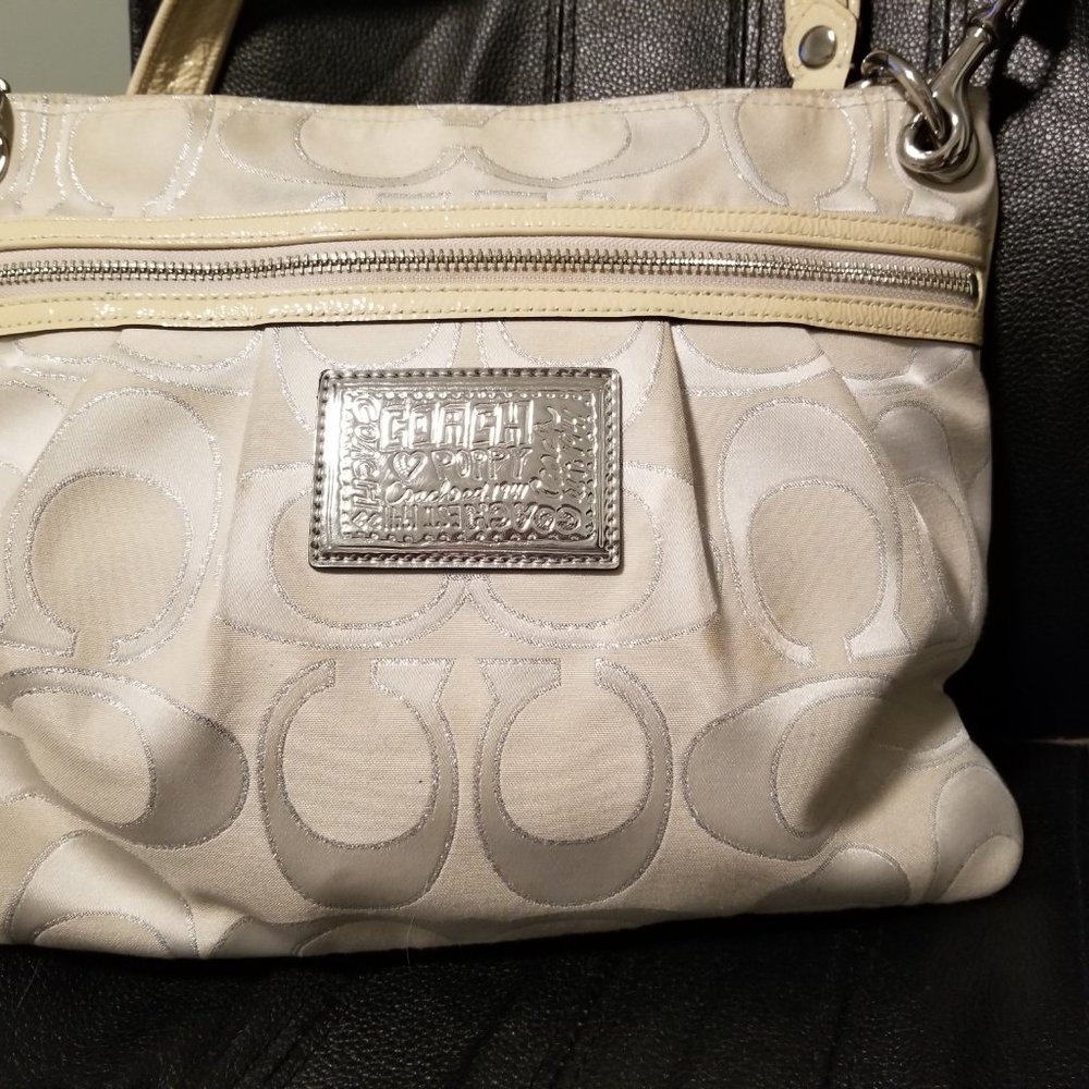 COACH Poppy Handbag M1093-17047